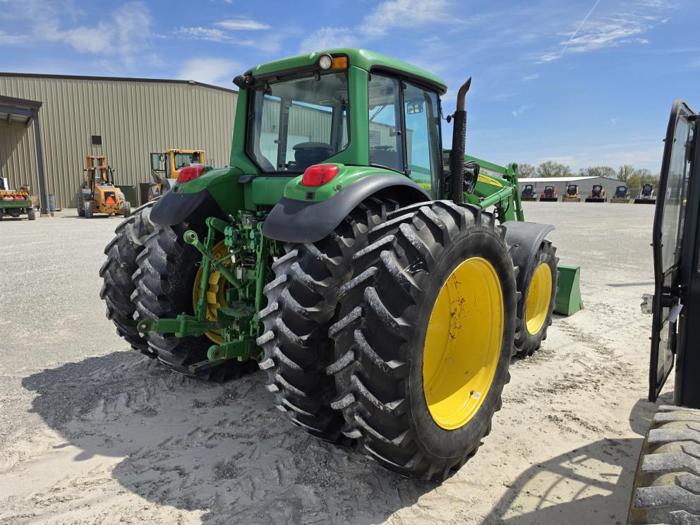 Image for 2006 John Deere 7520