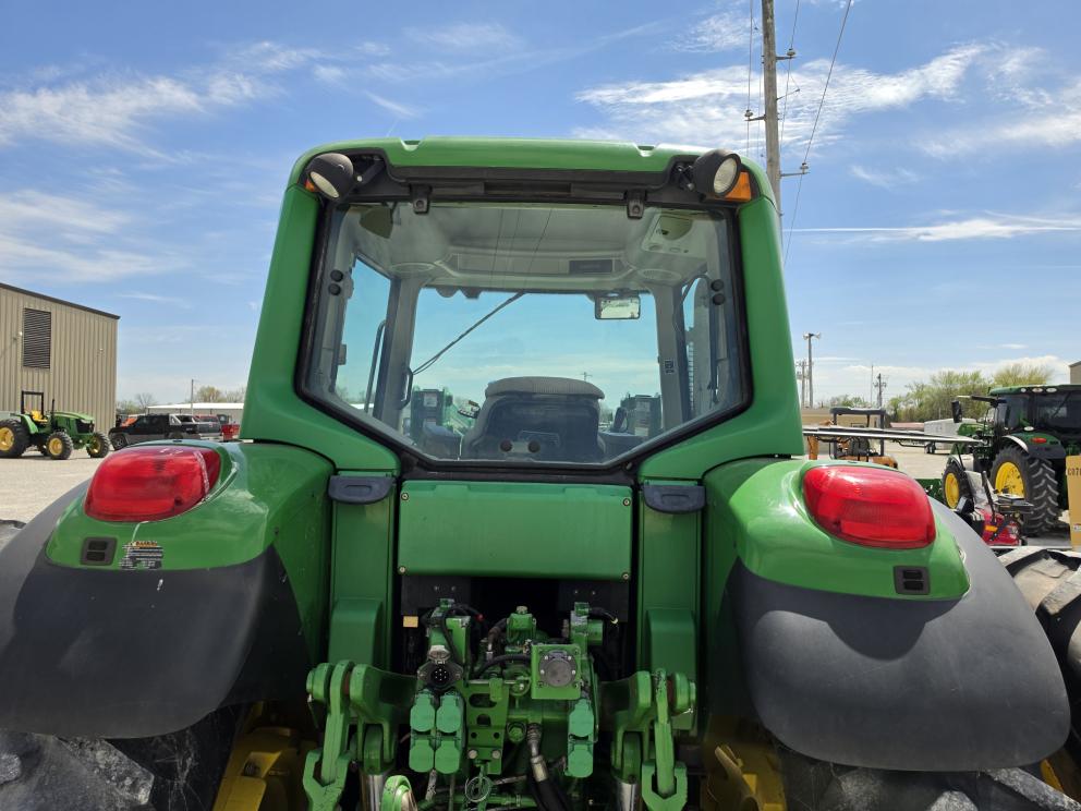 Image for 2006 John Deere 7520
