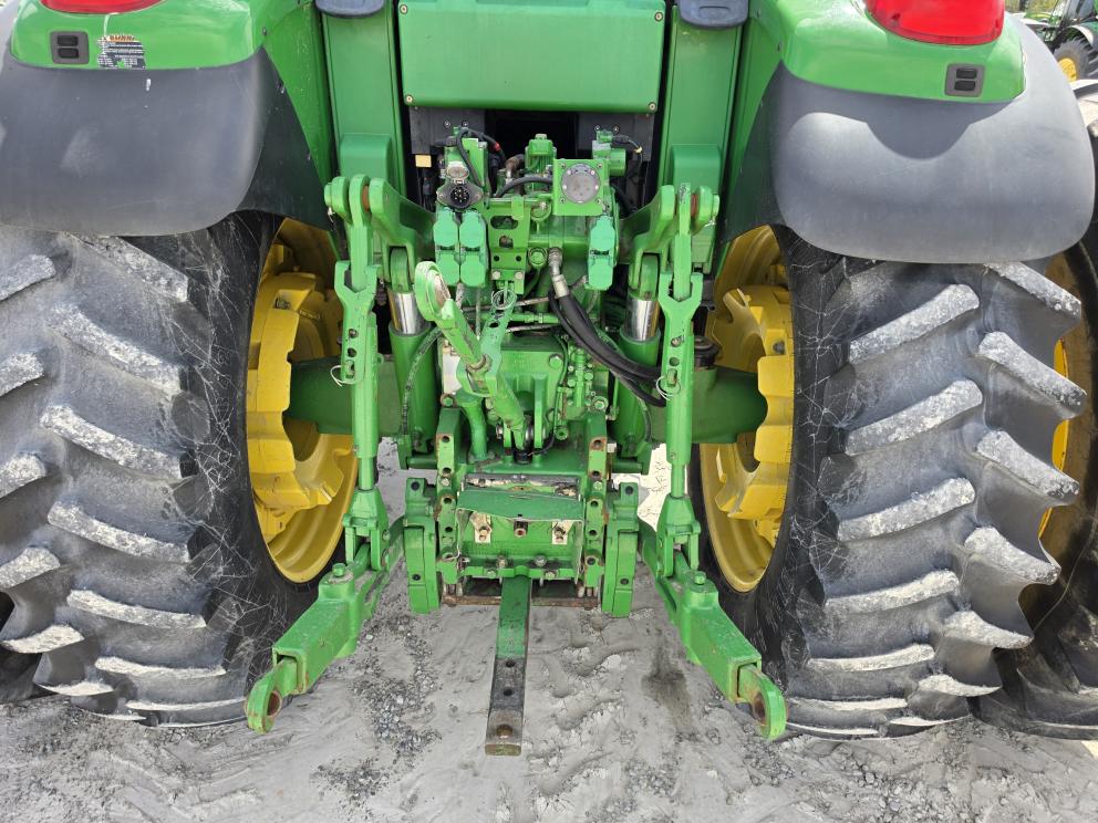 Image for 2006 John Deere 7520