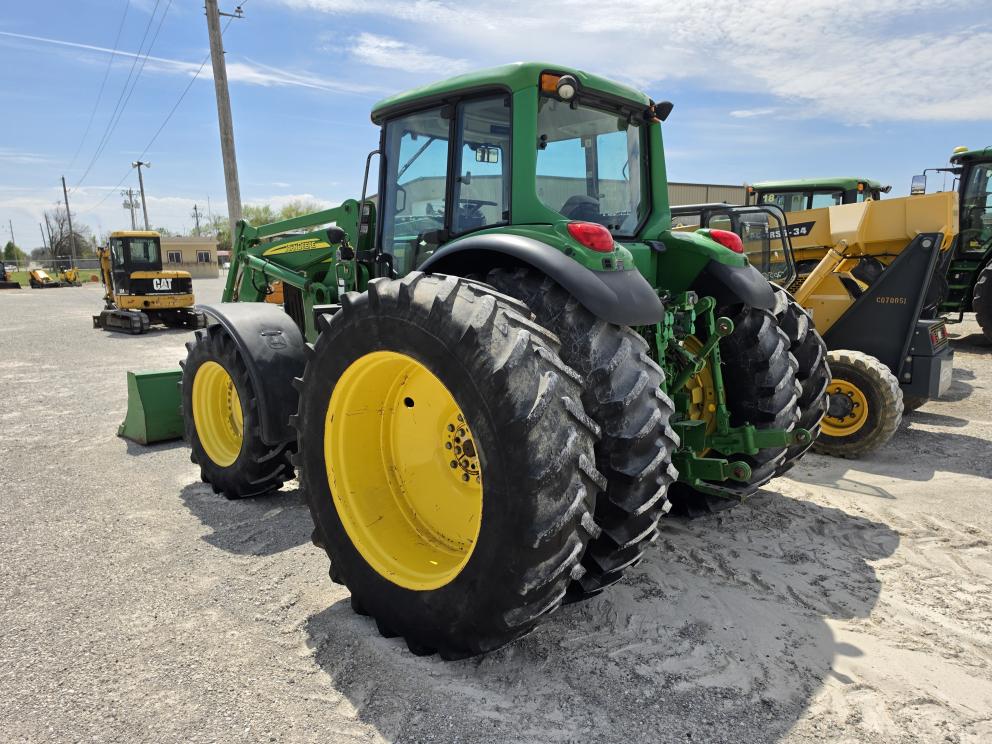 Image for 2006 John Deere 7520