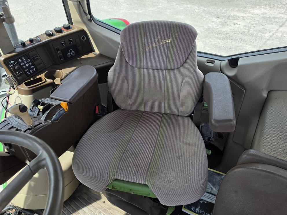 Image for 2006 John Deere 7520