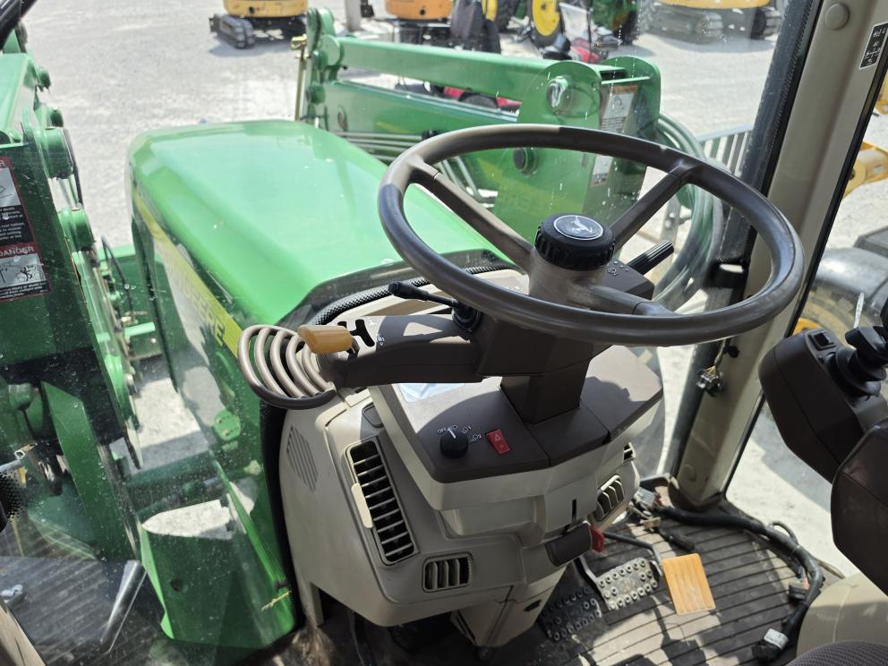 Image for 2006 John Deere 7520