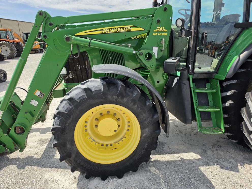 Image for 2006 John Deere 7520