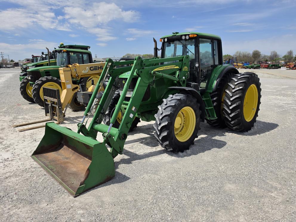 Image for 2006 John Deere 7520