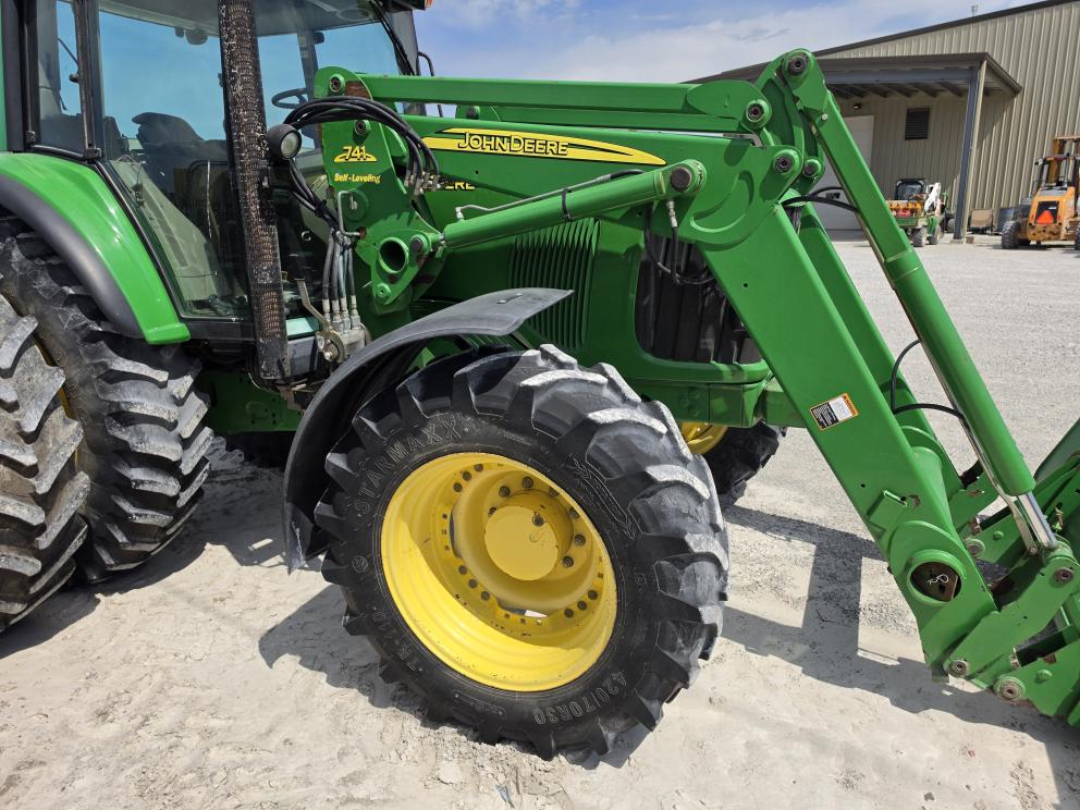 Image for 2006 John Deere 7520