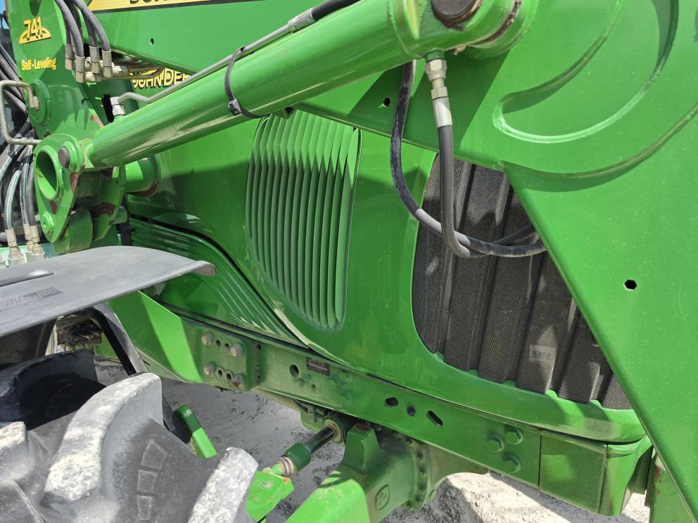 Image for 2006 John Deere 7520