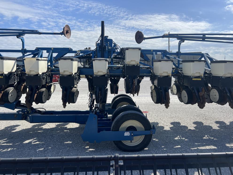 Image for 2002 Kinze 3600