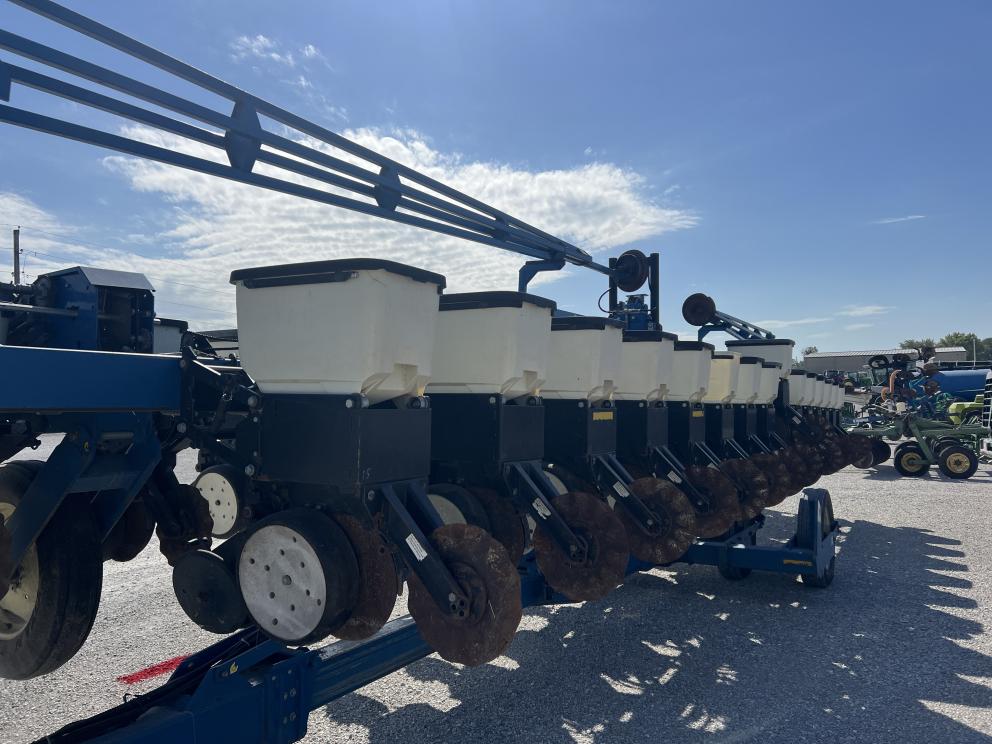 Image for 2002 Kinze 3600