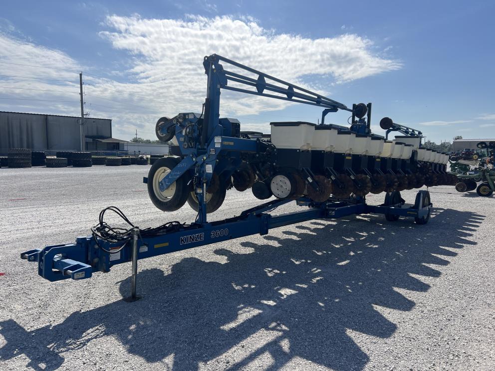 Image for 2002 Kinze 3600