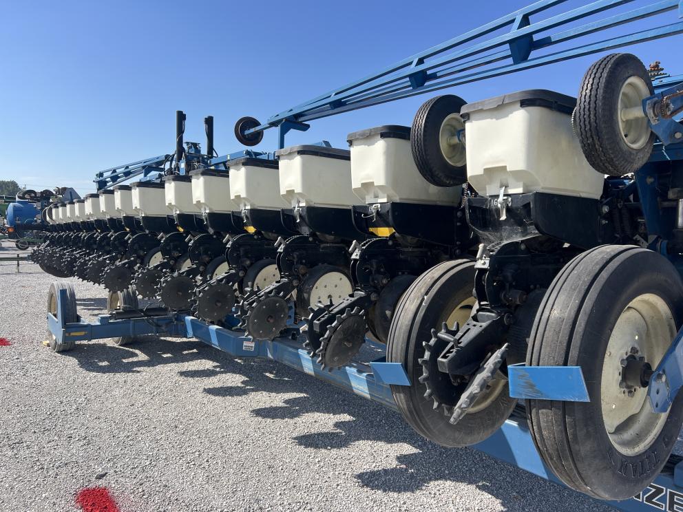 Image for 2002 Kinze 3600