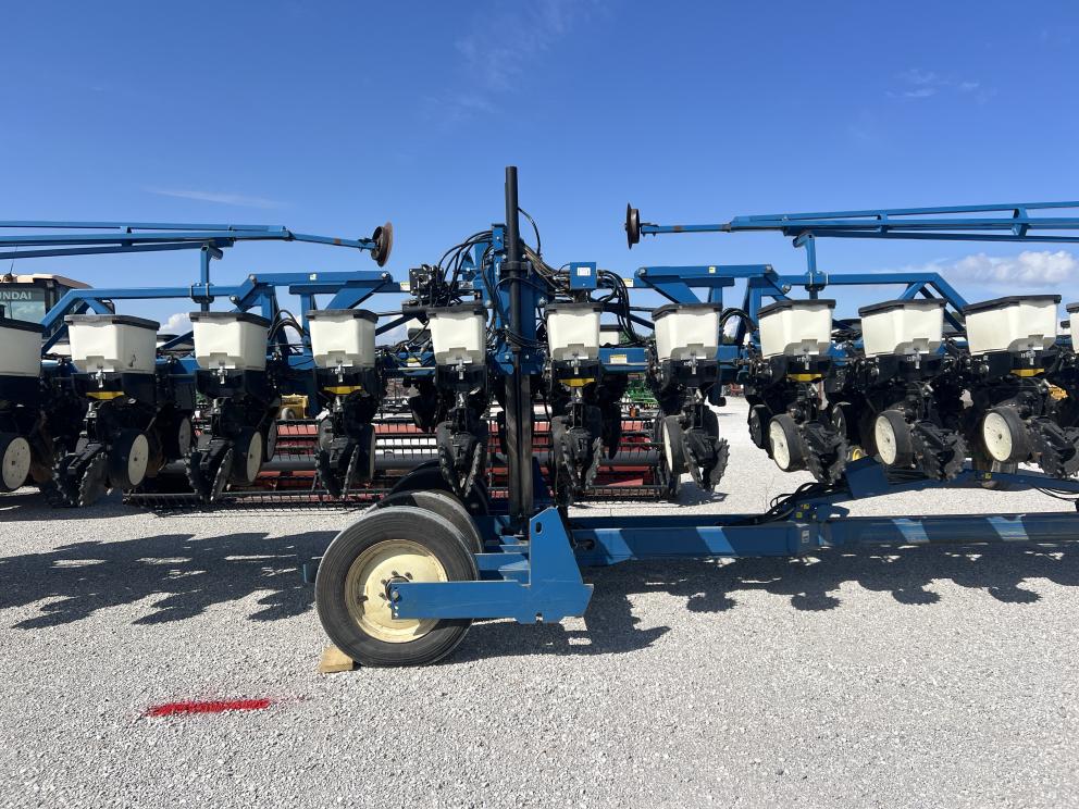 Image for 2002 Kinze 3600
