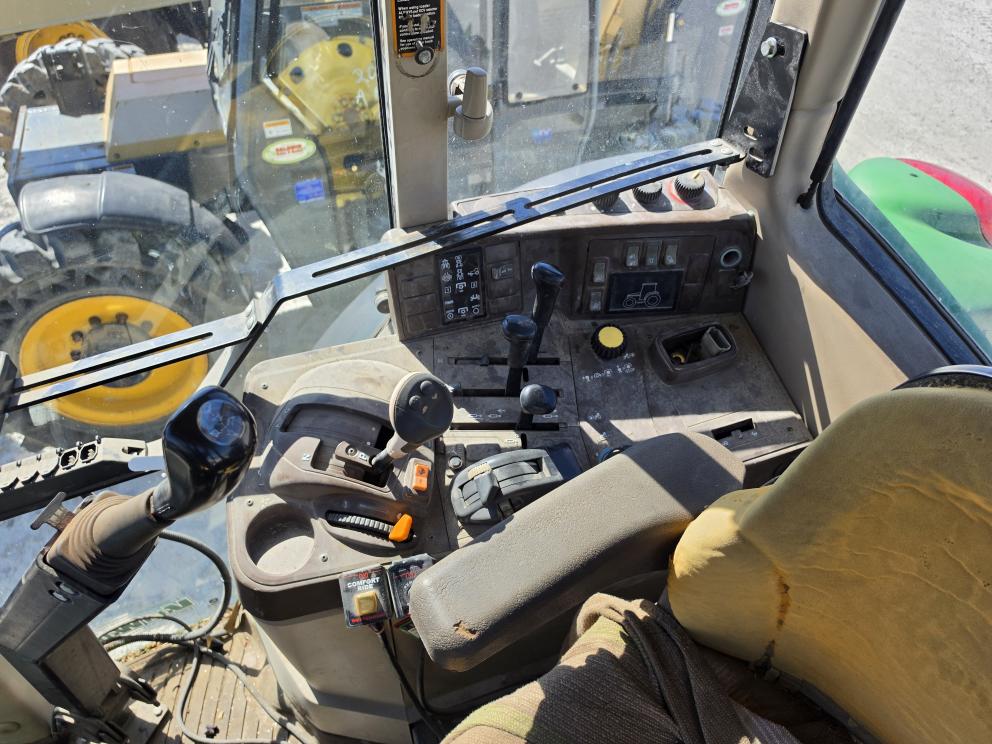 Image for John Deere 7520