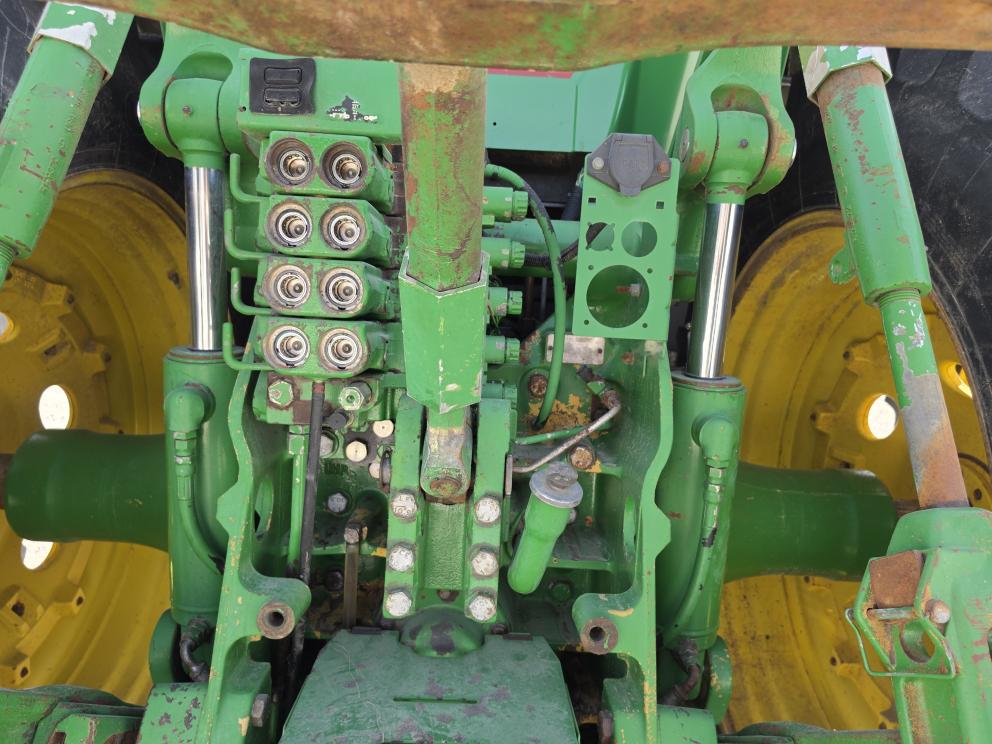 Image for 2002 John Deere 8420