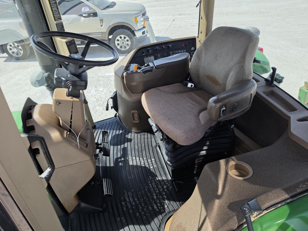 Image for 2002 John Deere 8420