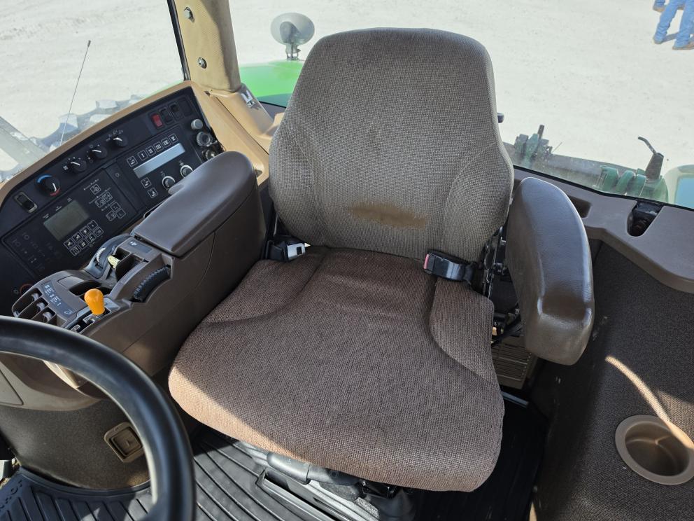 Image for 2002 John Deere 8420