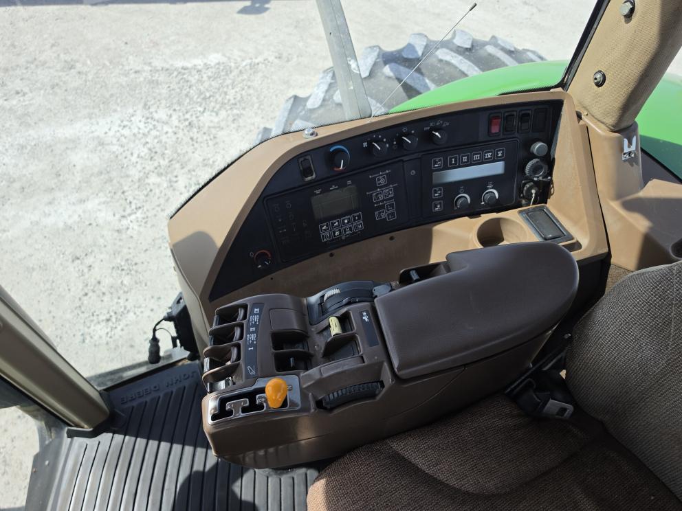 Image for 2002 John Deere 8420