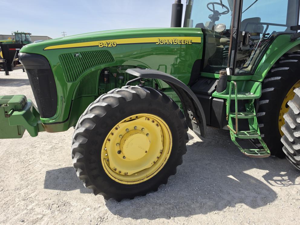 Image for 2002 John Deere 8420
