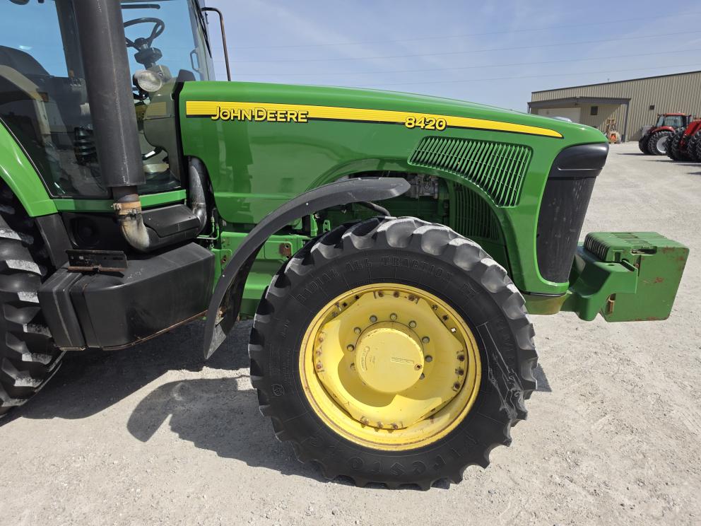 Image for 2002 John Deere 8420