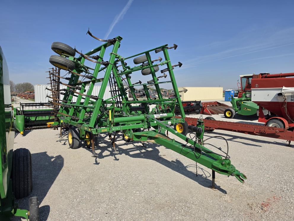 Image for 2011 John Deere 2210