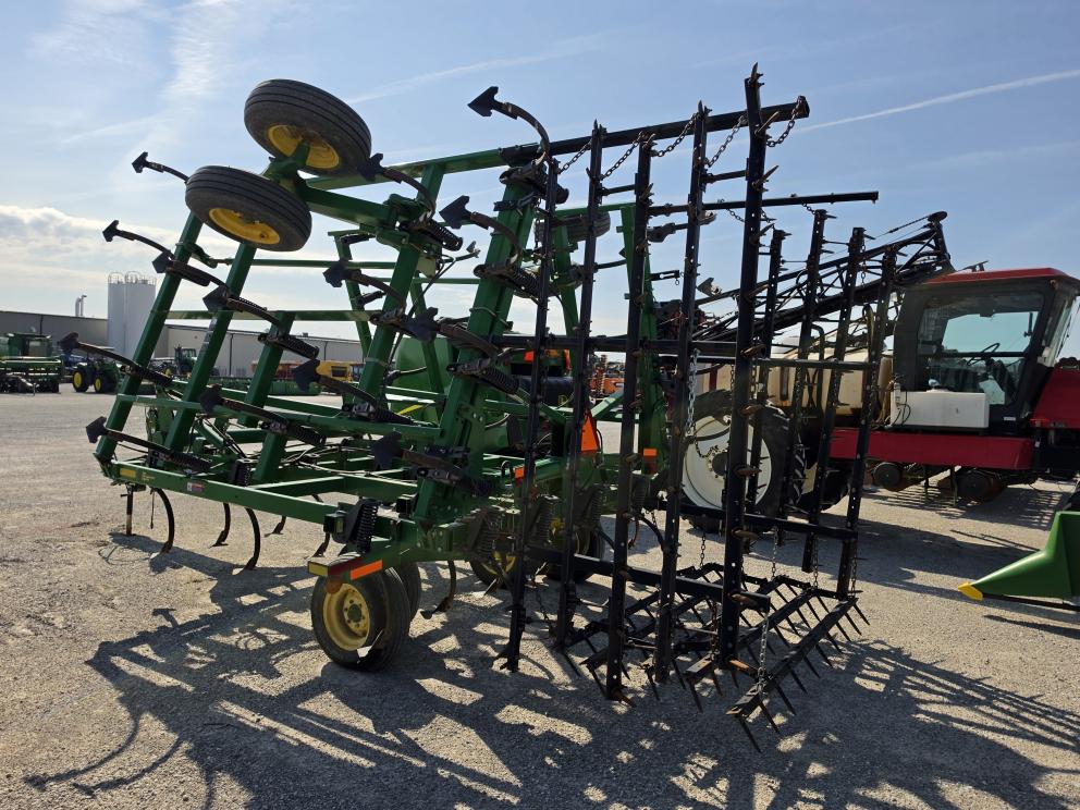 Image for 2011 John Deere 2210