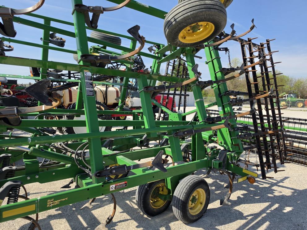 Image for 2011 John Deere 2210