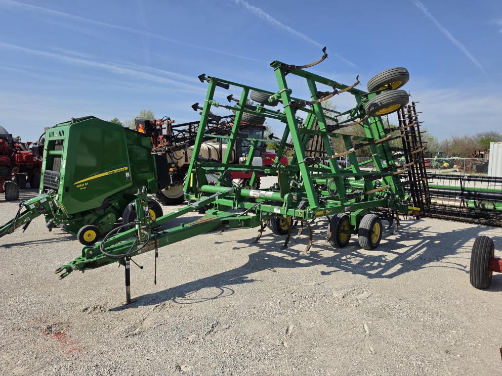 Image for 2011 John Deere 2210