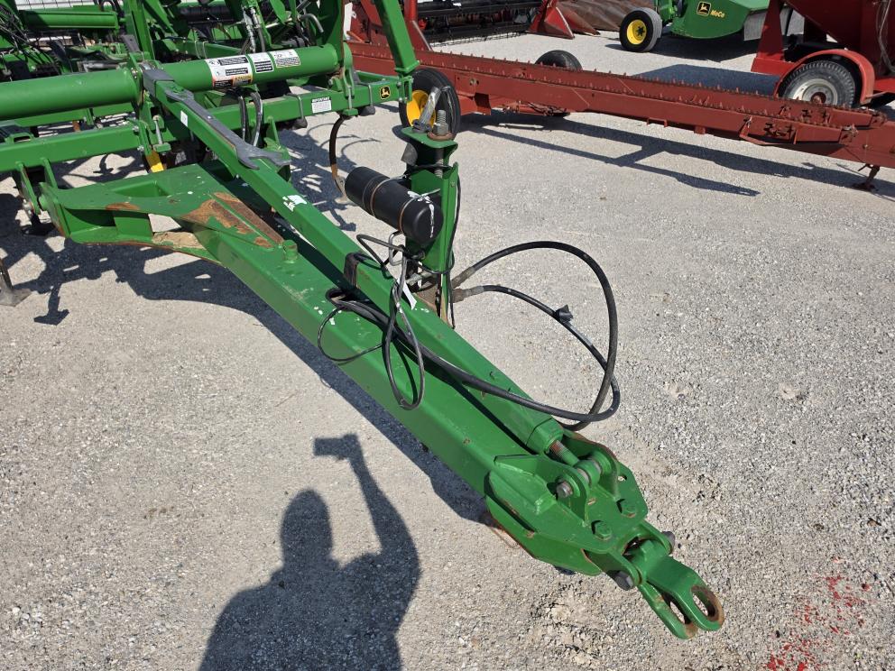 Image for 2011 John Deere 2210