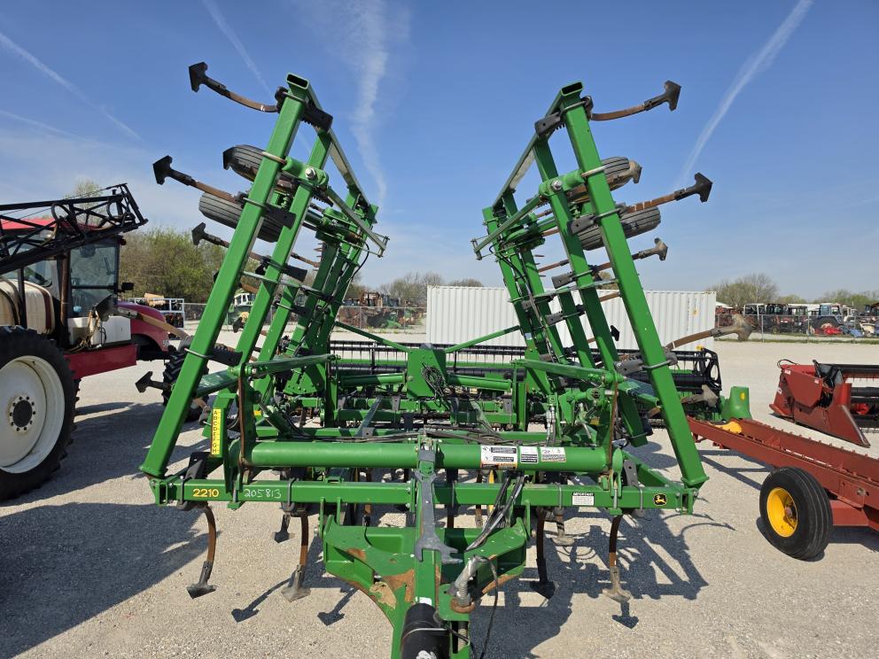 Image for 2011 John Deere 2210
