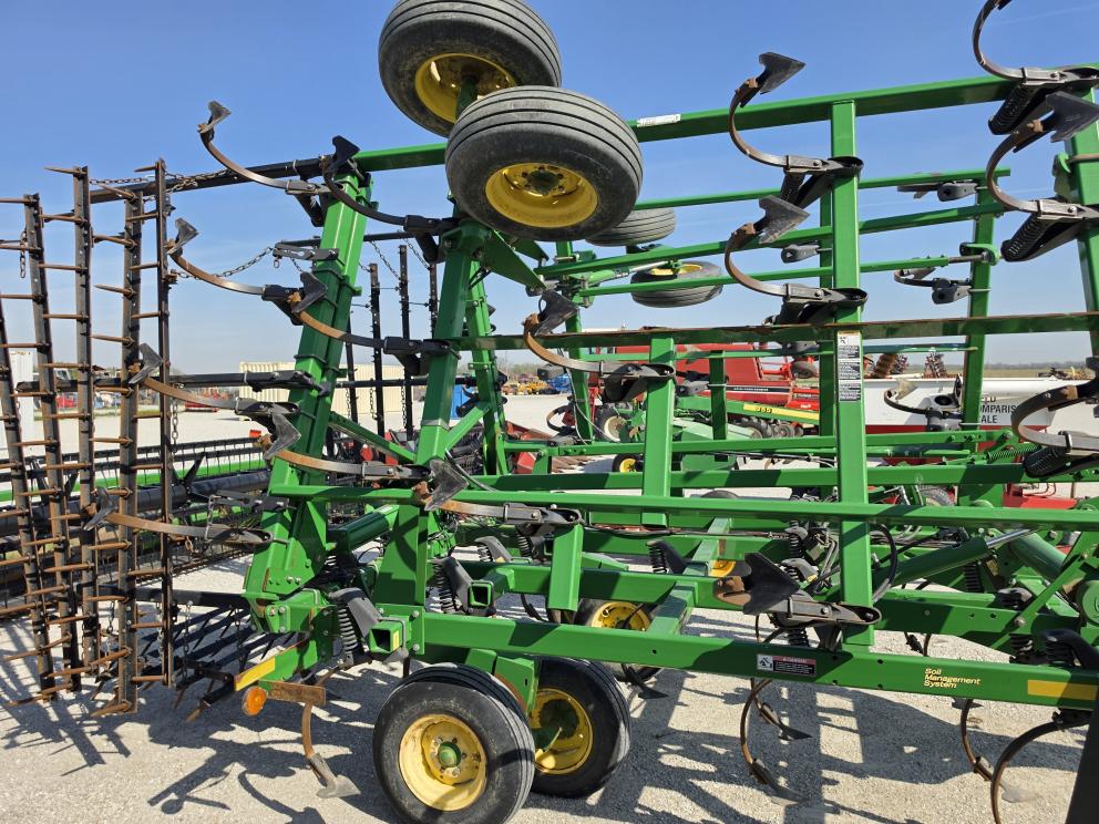 Image for 2011 John Deere 2210