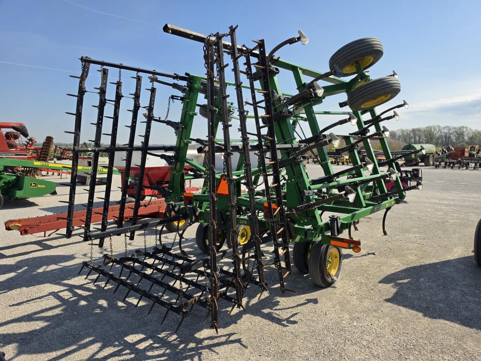 Image for 2011 John Deere 2210