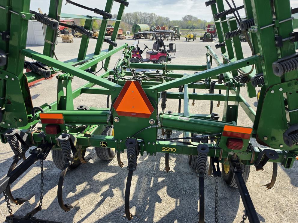 Image for 2011 John Deere 2210