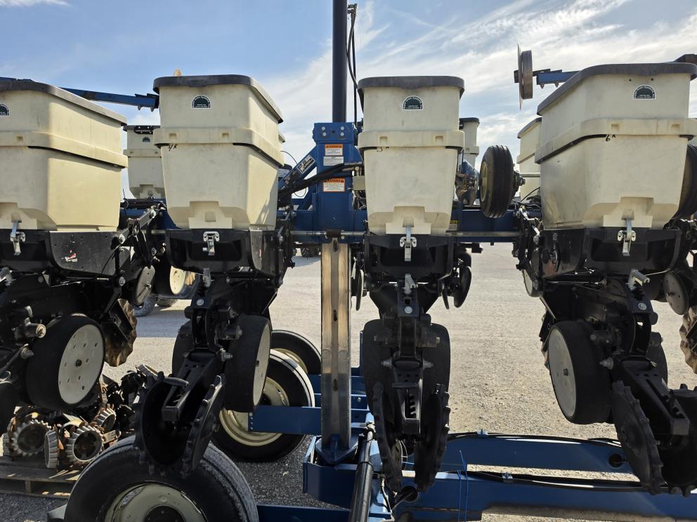 Image for 2001 Kinze 3500