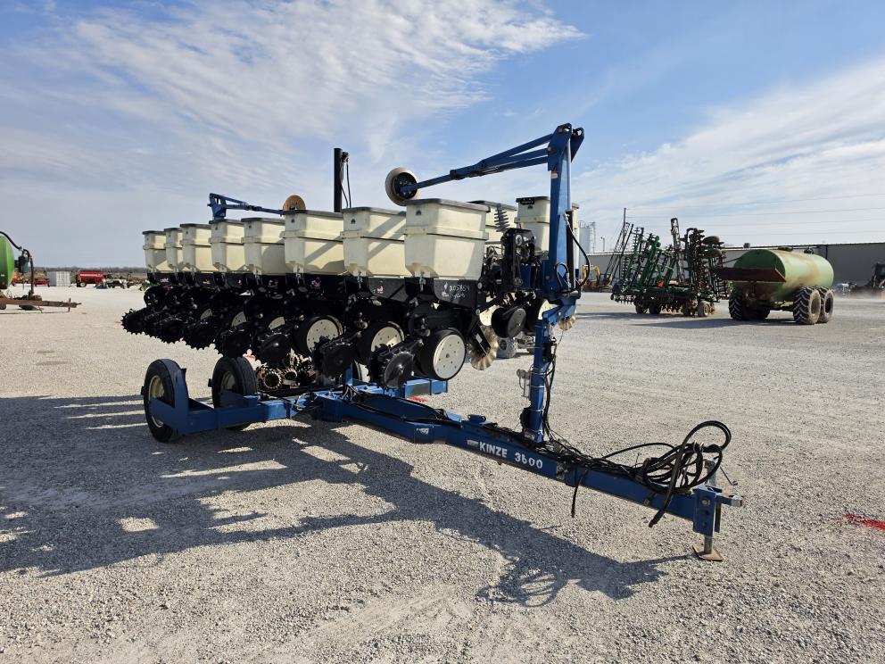 Image for 2001 Kinze 3500