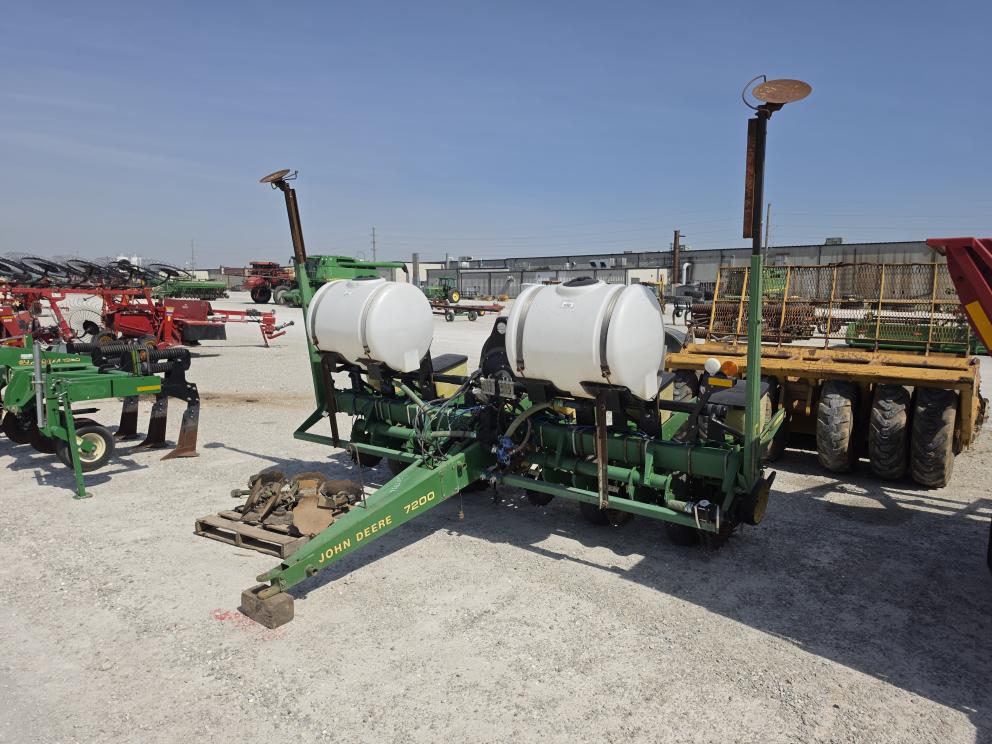 Image for 1988 John Deere 7200