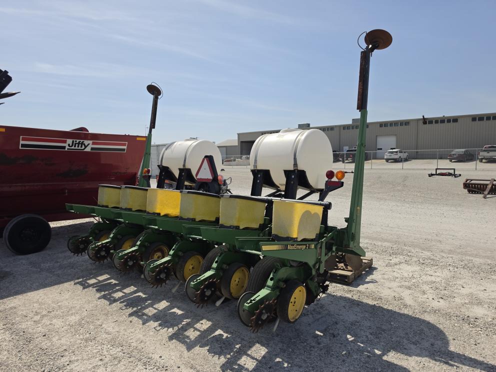 Image for 1988 John Deere 7200