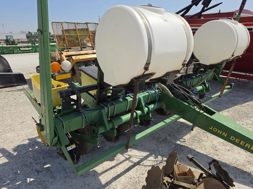 Image for 1988 John Deere 7200