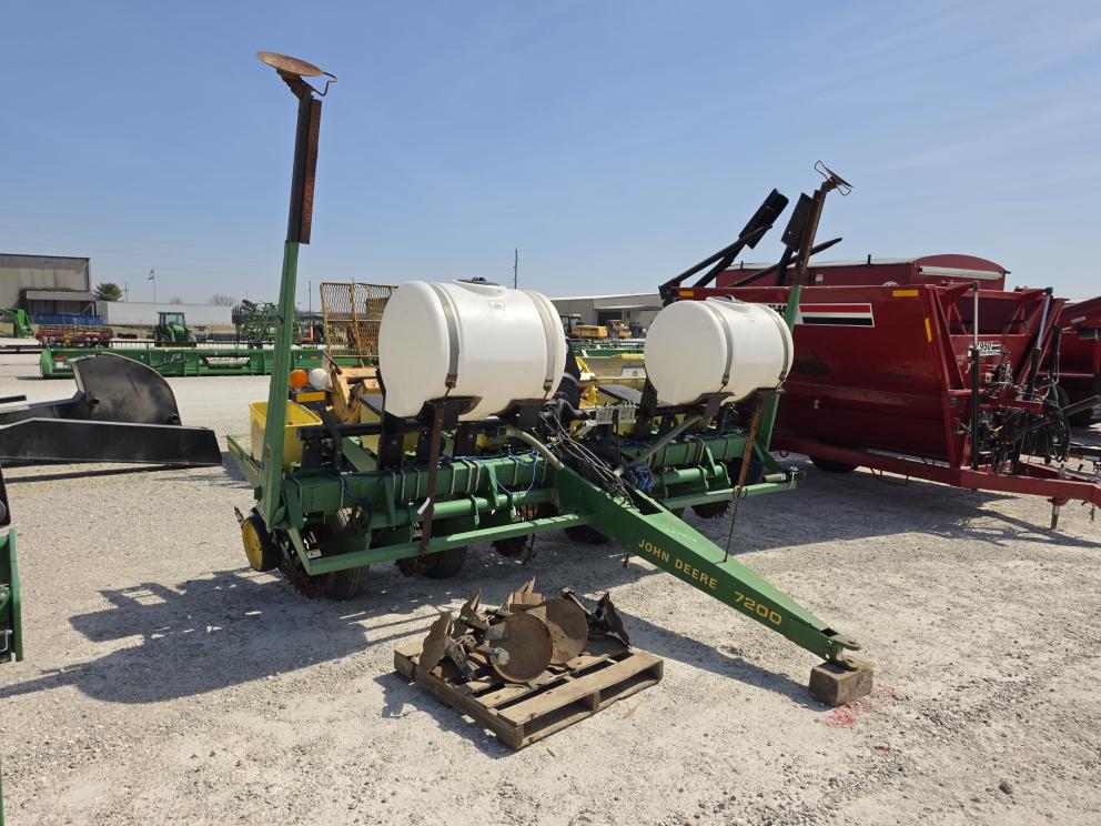 Image for 1988 John Deere 7200