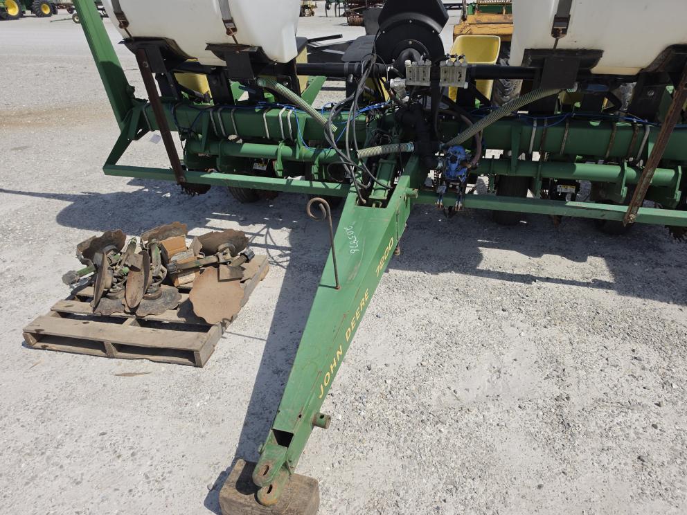 Image for 1988 John Deere 7200