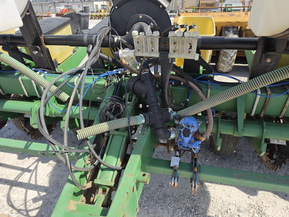 Image for 1988 John Deere 7200