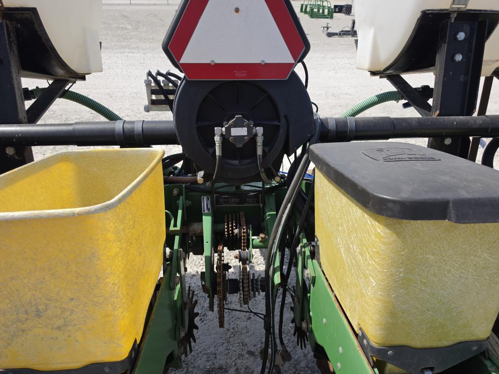 Image for 1988 John Deere 7200