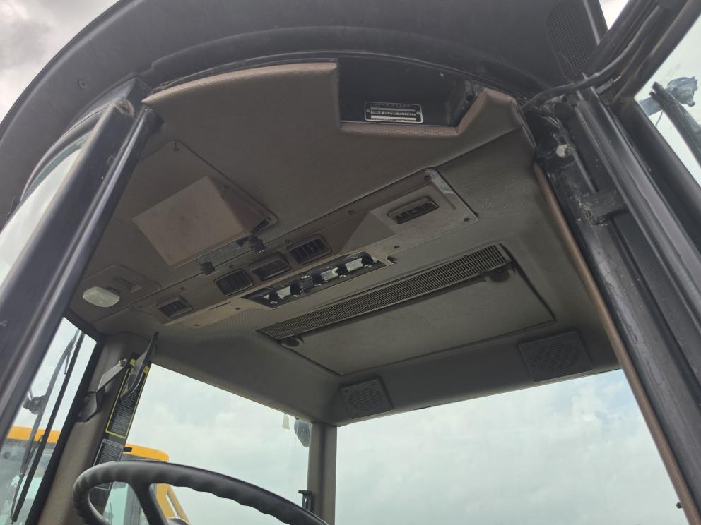 Image for 1992 John Deere 2355