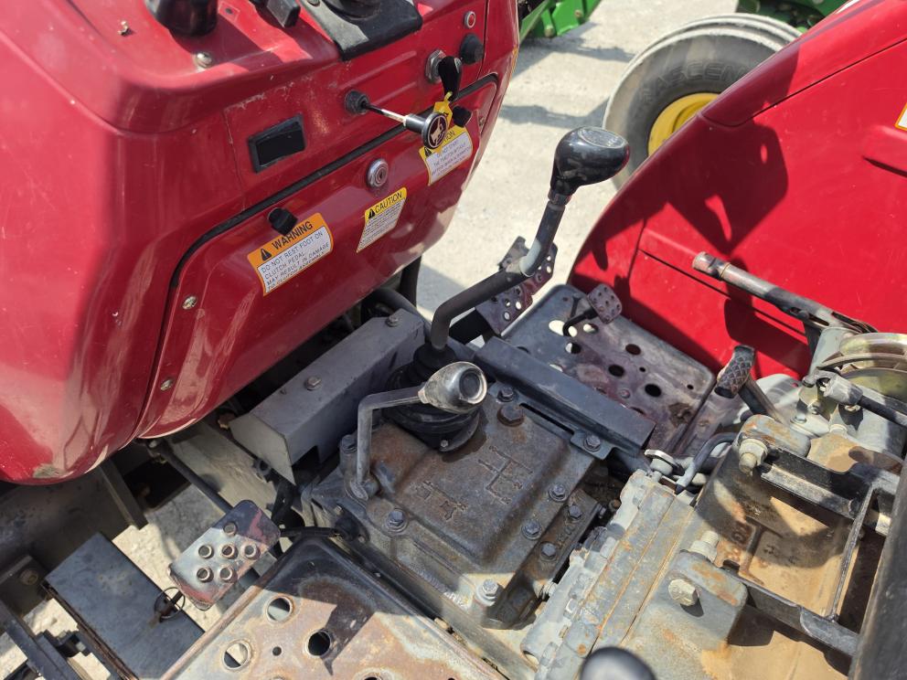 Image for 2003 Mahindra 6000