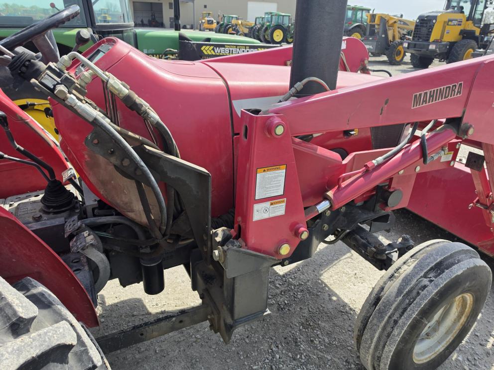 Image for 2003 Mahindra 6000