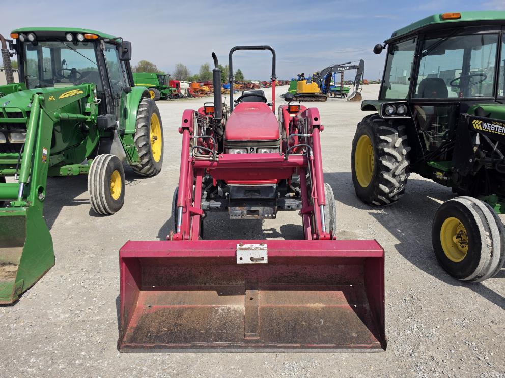 Image for 2003 Mahindra 6000