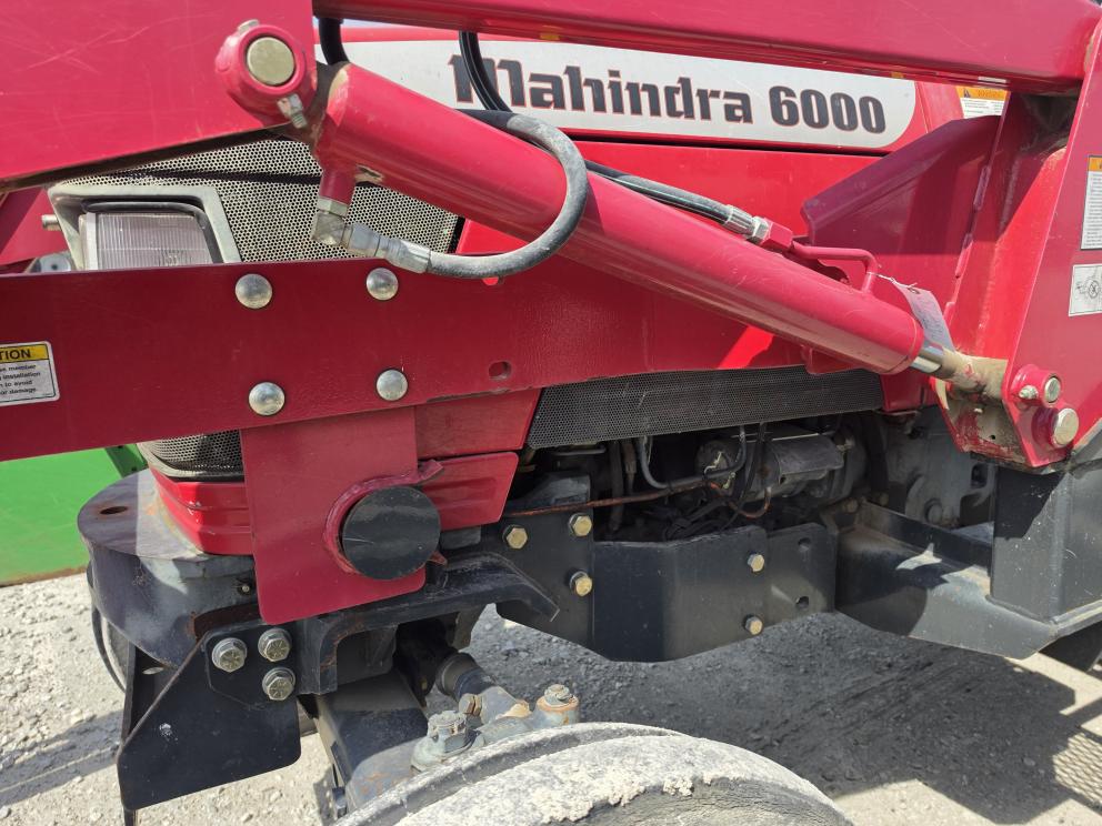 Image for 2003 Mahindra 6000