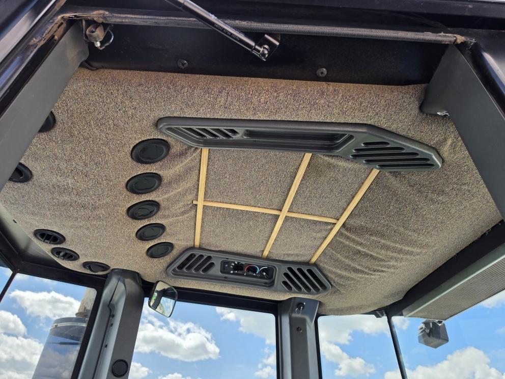 Image for 2000 New Holland 9384