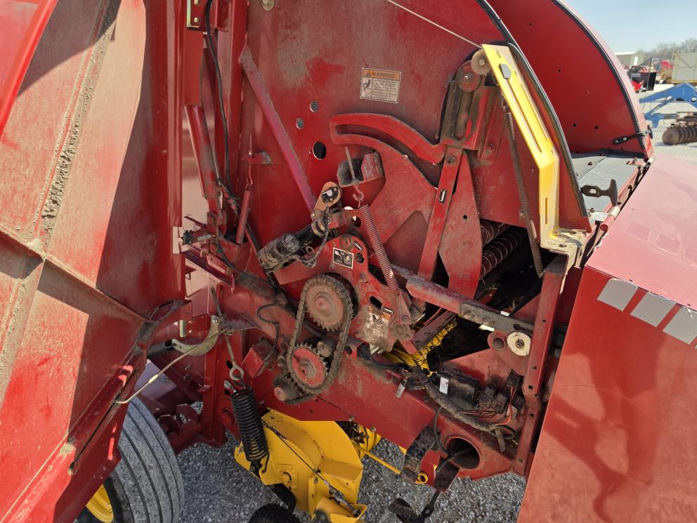 Image for 2014 New Holland Roll Belt 450 Utility