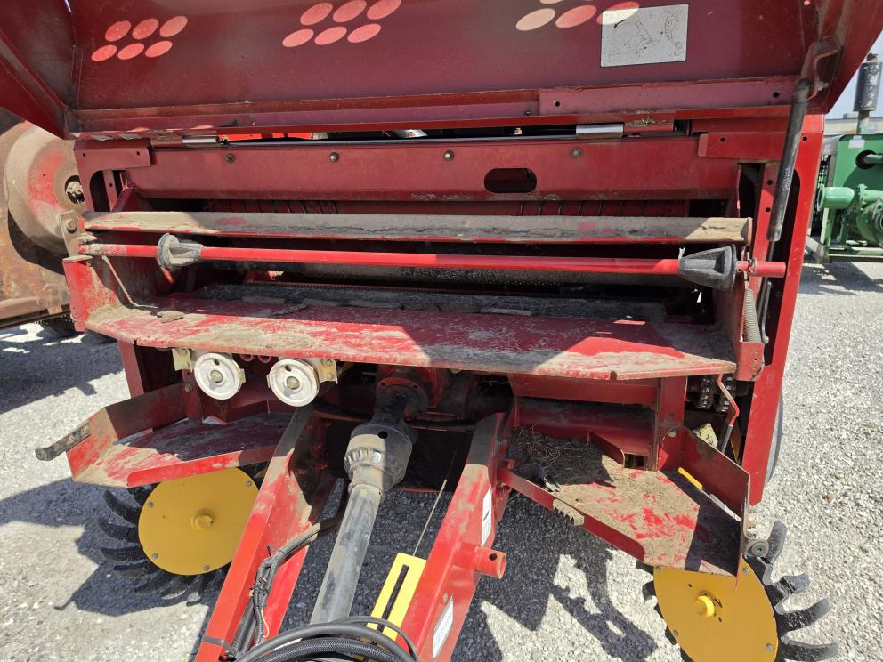 Image for 2014 New Holland Roll Belt 450 Utility