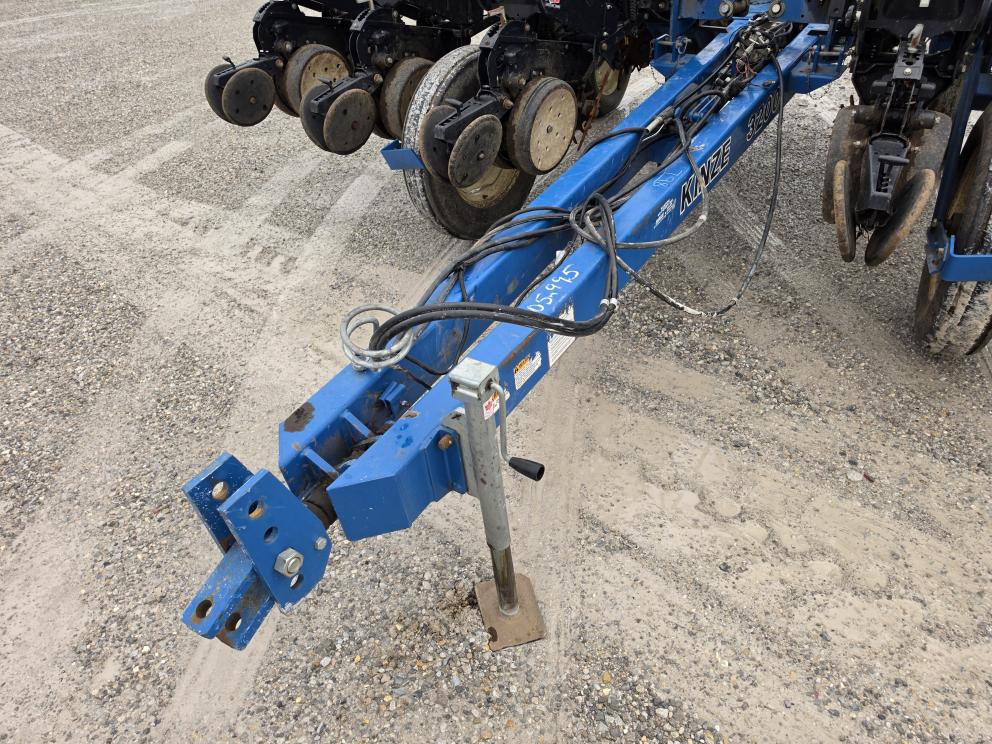 Image for 2004 Kinze 3200