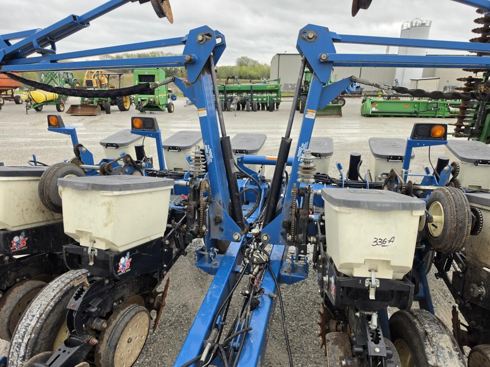 Image for 2004 Kinze 3200